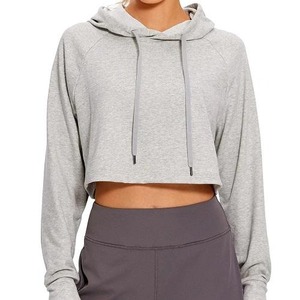 Ensemble deux pièces pour femme, crop top et short à capuche, avec logo personnalisé, délavage acide, style jogging, collection 2026 - Product Image 5