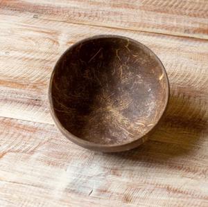 Bols en noix de coco faits à la main avec cuillère en bois poli Bol à salade de fruits naturels écologiques pour les mariages disponibles pour la vente en gros - Product Image 4