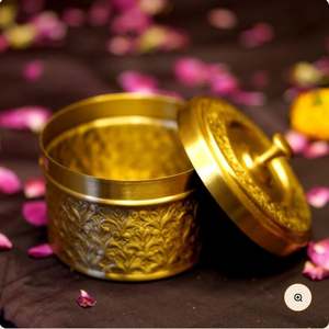 Joyero de latón antiguo con elegante diseño con borde y intrincados detalles de grabado Característica impermeable - Product Image 2