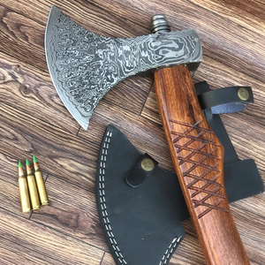 Hache de plein air en acier Damas à motif personnalisé, fabriquée à la main avec une poignée en bois lisse pour le camping, la chasse et le bushcraft - Product Image 2