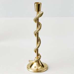 Grand bougeoir en laiton avec des détails somptueux et une silhouette majestueuse, parfait pour les mariages et les occasions formelles - Product Image 2