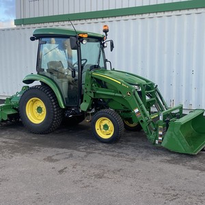 Tractores agrícolas John Deere 4x4 duraderos y fiables en venta, con materiales de alta calidad, sistema de transmisión suave y de alta resistencia. - Product Image 1