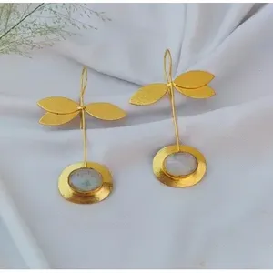 SOUMYA CREATIONS Pendientes de tuerca geométricos de latón chapado en oro de 18 quilates con piedra lunar arcoíris para mujer, joyería de moda para fiestas - Product Image 2