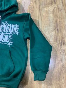 Conjunto Deportivo Personalizado Premium, Sudadera con Cierre, Capucha Ajustable, Bolsillo Tipo Canguro, Puños Acanalados, Pantalones con Cintura Elástica y Logotipo Personalizado - Product Image 6