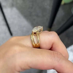 Bague de fiançailles pour femme certifiée IGI avec diamant de laboratoire de 5,00 ct en forme de poire, pierres latérales de 0,50 ct, bande torsadée, clarté D-E-F VVSVS - Product Image 5