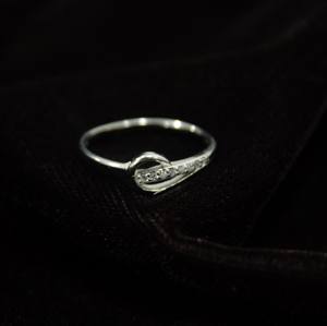 แหวนเงินแท้ 925 ประดับเพชรคิวบิกเซอร์โคเนีย ดีไซน์มินิมอล งานแฮนด์เมด น้ำหนักเบา เหมาะสำหรับการเดินทาง งานแต่งงาน และงานปาร์ตี้ - Product Image 6