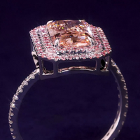 Anillo de compromiso de diamante Rosa elegante de corte brillante Diseño personalizado Ajuste de punta de oro rosa de 18 quilates Diamante cultivado en laboratorio Tercero