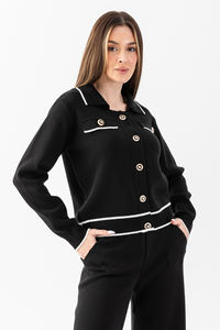 Ensemble de tricot indispensable pour le quotidien et le bureau, comprenant un pull à col polo de haute qualité avec détails boutonnés et un pantalon - Product Image 4