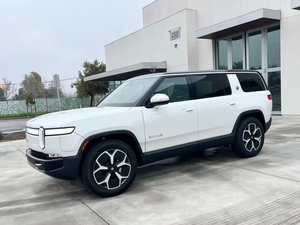 Usato AM.ER.ICAN 2024 R iv ii an R1S Adventure Edition NO RESERVE <span class=keywords><strong>Q.u</strong></span> ad-Motor AWD grande batteria motore elettrico foresta verde