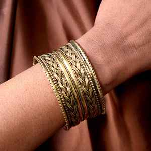 Chapado en oro de 18 quilates de alta calidad, diseño personalizado único, pulsera de latón pulido brillante, collares de boda de piedra de circón - Product Image 4