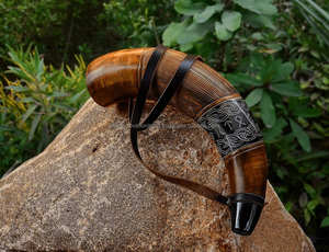 Elegante jarra pulida artesanal, cuerno para beber, artesanías naturales, accesorio de mesa decorativo para conocedores de cerveza y hidromiel - Product Image 3