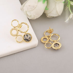Pendiente de piedra preciosa de jaspe dálmata natural Ajuste de punta redonda Latón chapado en oro push back colgante gota joyería de moda - Product Image 4