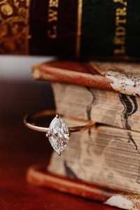 Anillo de compromiso de solitario de diamante de corte Marquesa de oro sólido de 10K - Product Image 3