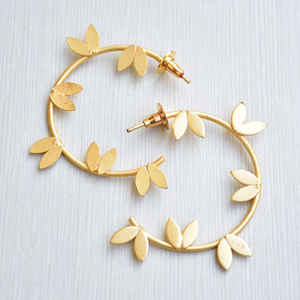 Pendientes bonitos de diseños únicos para mujer, aros de joyería hechos a mano chapados en oro de latón, fabricantes y proveedores de joyería nupcial mínima - Product Image 3