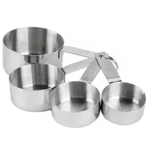 Tasse à mesurer en acier inoxydable poli avec poignée ergonomique, idéale pour la cuisine, la pâtisserie et la préparation des aliments. - Product Image 1