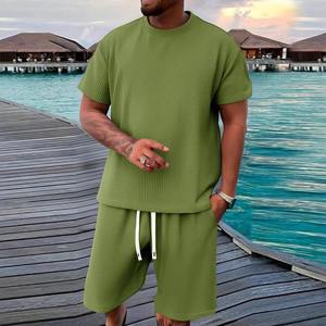 Ensemble short et t-shirt décontracté pour homme, tissu respirant pour le fitness, la course à pied et les activités de plein air au printemps - Product Image 3