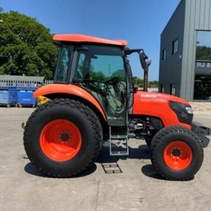 Used Kubotas L3200D <b>Wheel</b> 4WD Farm Utility Tractors with Front Bucket for Field and Yard Work For Sale - Product Image 1