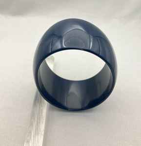 Hermosos brazaletes personalizables de resina diseñados para reflejar su estilo con nombres, colores y amuletos únicos hechos a mano - Product Image 3