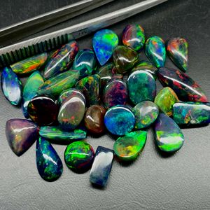 Lote de cabujón de ópalo negro de buena calidad Multi Flashy Opal Cabochon, forma mixta Black Welo Opal para la fabricación de joyas - Product Image 5