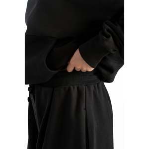 Pantalones Deportivos de Punto Orgánico Plisado de Diseñador Y33, 520GSM, Holgados, Extra Grandes, Ecológicos, Color Negro Medianoche - Product Image 2