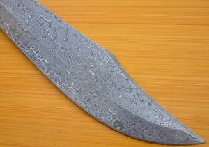 มีดโบวี่ล่าสัตว์เหล็กดามัสกัสสวยงามปรับแต่งได้ ด้ามไม้วอลนัท ทำมือ พร้อมปลอก ผู้ผลิตมีด รับผลิตตามแบบ OEM ปรับแต่งได้ - Product Image 3