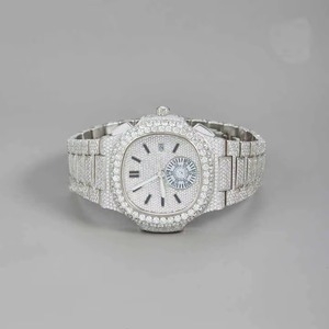 Reloj de Diamantes Moissanite Completamente Blanco de Lujo para Hombre de la Mejor Calidad para Bodas, Celebraciones y Ocasiones Especiales - Product Image 1