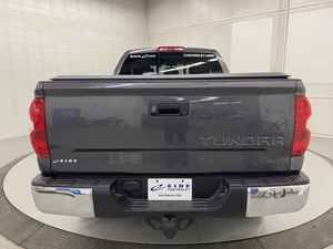 Tundra SR5 Turbo AWD 2017 d'occasion, sièges en cuir, intérieur clair, berline, conduite à gauche, pneus R18 - Product Image 2