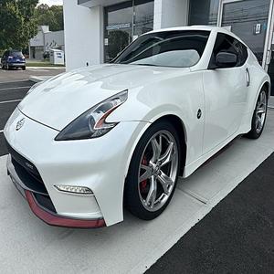 Nissan 370Z Coupé NISMO 2017, automático, tracción trasera, motor VQ 3.7L V-6 DOHC con control de válvulas variable, vehículo premium. - Product Image 1