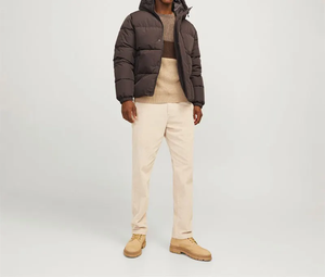 Veste d'hiver matelassée personnalisée de luxe avec col montant et logo frontal, coque imperméable, isolation douce pour un usage décontracté en ville, unisexe - Product Image 1