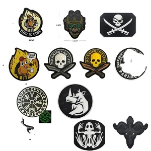 แผ่นยางพีวีซีขนาดเล็กแผ่นปะติดรูปดาวรูปใบเมเปิ้ลหมีกบหัวกะโหลกแผ่นตกแต่งสำหรับหมวกเสื้อผ้า - Product Image 4