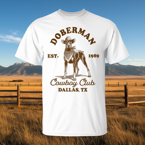 T-Shirt per Amanti del Doberman con Design Western Cowboys Club per Mamme di Doberman, Ideale per Promozioni - Product Image 3