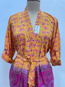 Kimono pour femme, robe d'été, couvre-bikini, vêtement de nuit, longue robe, kimono indien vintage fait main en soie de sari recyclée, doux à l'avant - Product Image 5