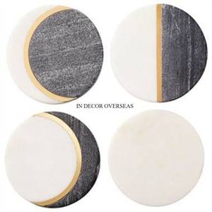 Sous-verres de forme ronde en marbre blanc de la meilleure qualité pour les boissons avec des bords de créateur uniques dorés à un prix impressionnant - Product Image 4