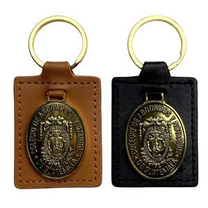 Porte-clés en cuir personnalisé avec emblème en métal - Product Image 1