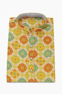 Nuevo Estilo Kurta para Hombre con Estampado Triangular Multicolor, Ropa Étnica de Algodón Moderna para Uso Diario y Festivo, Base Blanca con Amarillo y Rojo - Product Image 4