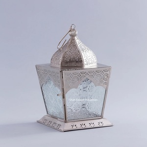 Lanterne à bougie en fer et en verre de grande conception de couleur noire pour l'éclairage de la maison et de Noël - Product Image 4