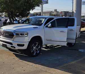 Seminuevo Limpio 2019 1500 LIMITADO 4D - Product Image 2