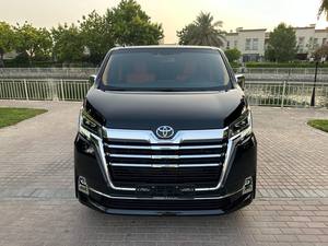 Toyota Granvia 2021 Usada en Perfecto Estado, Motor V6 de 3.5 Litros (Edición VIP) - Product Image 1