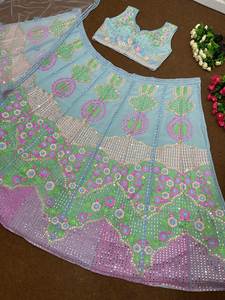 Vêtements de mariage de qualité supérieure Fausse Georgette lourde Lehenga Choli finement brodée avec paillettes et travail à la main en vrai miroir - Product Image 5