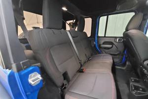 Jeep Wrangler Rubicon 4x4 d'occasion, propre et en bon état, modèle 2023 - Product Image 5