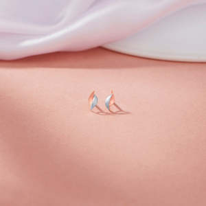 Nivora Vintage Gold-Plated Flower Cuff <b>Earrings</b> with <b>Pearl</b> <b>and</b> <b>Diamond</b> Accents - Product Image 1