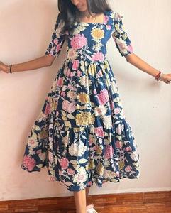 Wanderlust Vibe Long Étnico Bohemio Maxi Vestido Floral Escalonado A-Line con mangas abullonadas suaves para el verano Everyday Glam - Product Image 2