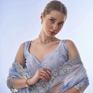 Saree blanc en soie élégant et doux pour les fêtes de mariage avec chemisier fantaisie exclusif Sari pour femmes du Festival le plus vendu - Product Image 1