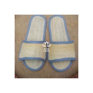 Camine ligeramente con zapatillas de lufa ecológicas, perfectas para sus pies y el planeta, hechas de fibras de lufa naturales puras - Product Image 1
