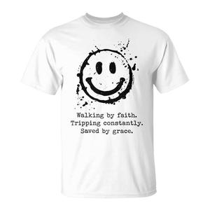 T-shirt Salvato dalla grazia, camminando in fede, cadendo costantemente in pezza - Product Image 1