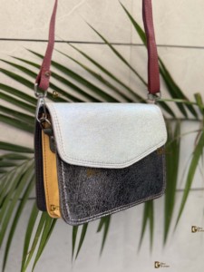 Nouvel arrivage de sacs à bandoulière en cuir recyclé au design personnalisé sac multicolore de haute qualité à motifs occidentaux colorés pour femmes à usage multiple - Product Image 3