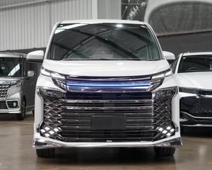 Mini-fourgonnette Toyota VOXY S Z d'occasion 2023 prête à être expédiée - Product Image 2