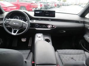 Genesis GV70 SUV 2024 d'occasion, automatique, moteur atmosphérique 4.1-6L, pneus R17, sièges en cuir, jantes en alliage d'aluminium arrière, conduite à gauche - Product Image 3