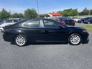 Toyota Camry LE Berline 4 portes RWD en bon état, automatique, conduite à gauche, turbo, essence, sièges en cuir, régulateur de vitesse adaptatif, caméra de recul, jantes R18 - Product Image 2