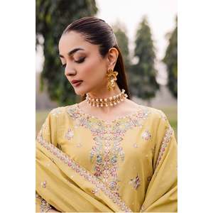 ชุดเสื้อผ้าบาติก 3 ชิ้น ดีไซน์หรูหรา ระบายอากาศได้ดี ปักลายสวยงาม แขนยาว ผ้าลอน พร้อมผ้าคลุมไหล่ชีฟอง และกางเกงขายาว สำหรับฤดูใบไม้ผลิ/ฤดูร้อน-BIC-4816 - Product Image 3